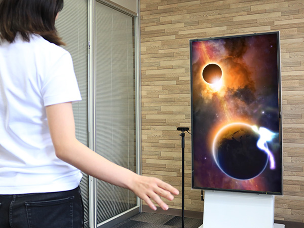 手の動きに光が反応します