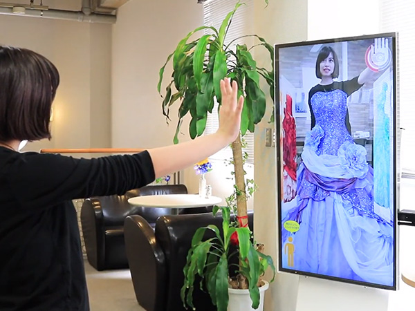 手をかざすだけのジェスチャー